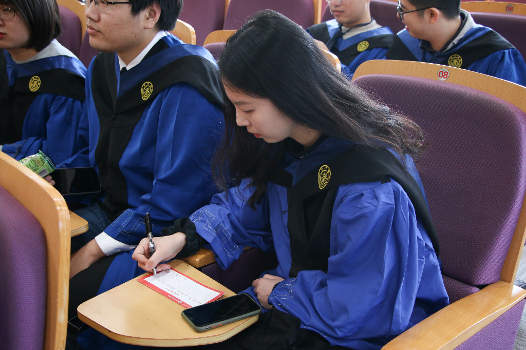 1616935381278048656.png 2 同学们认真写下对老师的感谢与祝福1.png