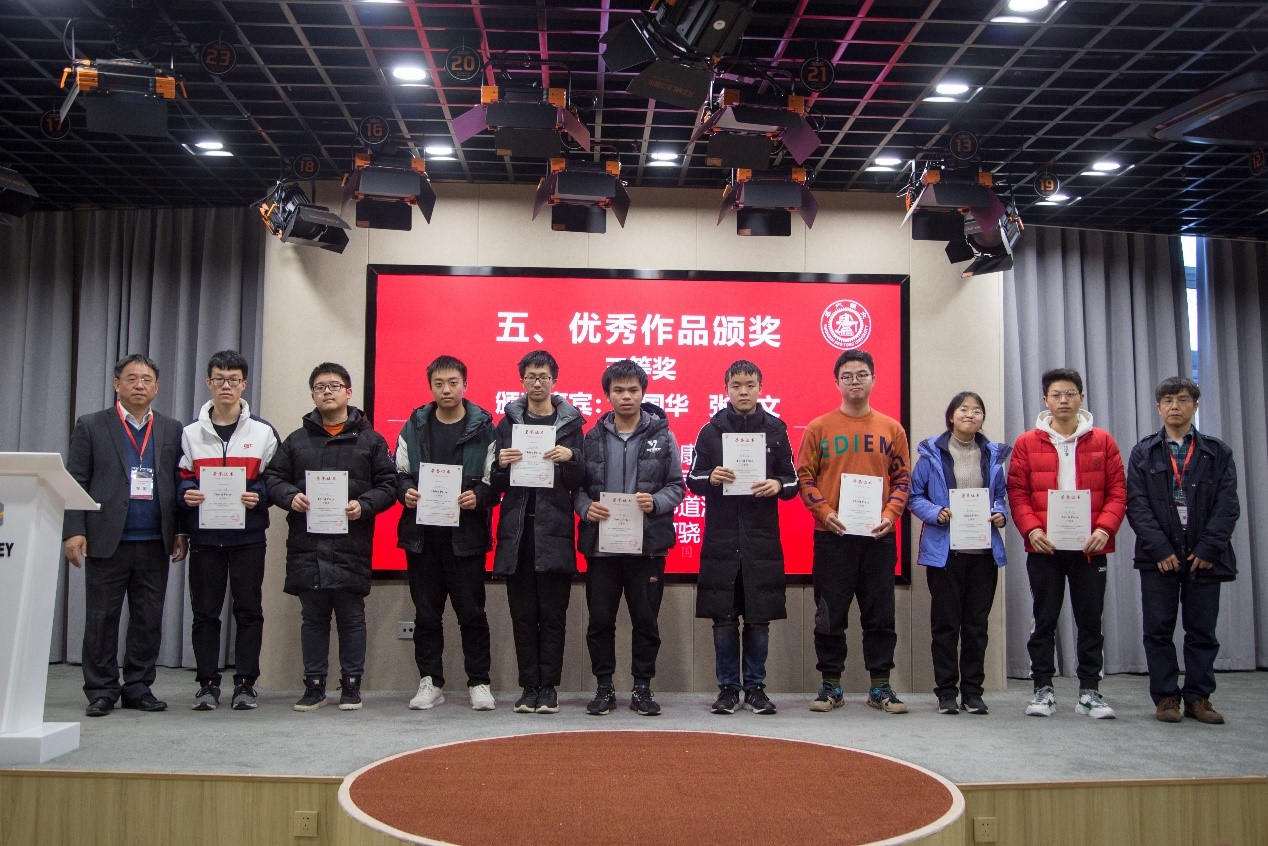 1641895817315083008.jpg 12.jpg