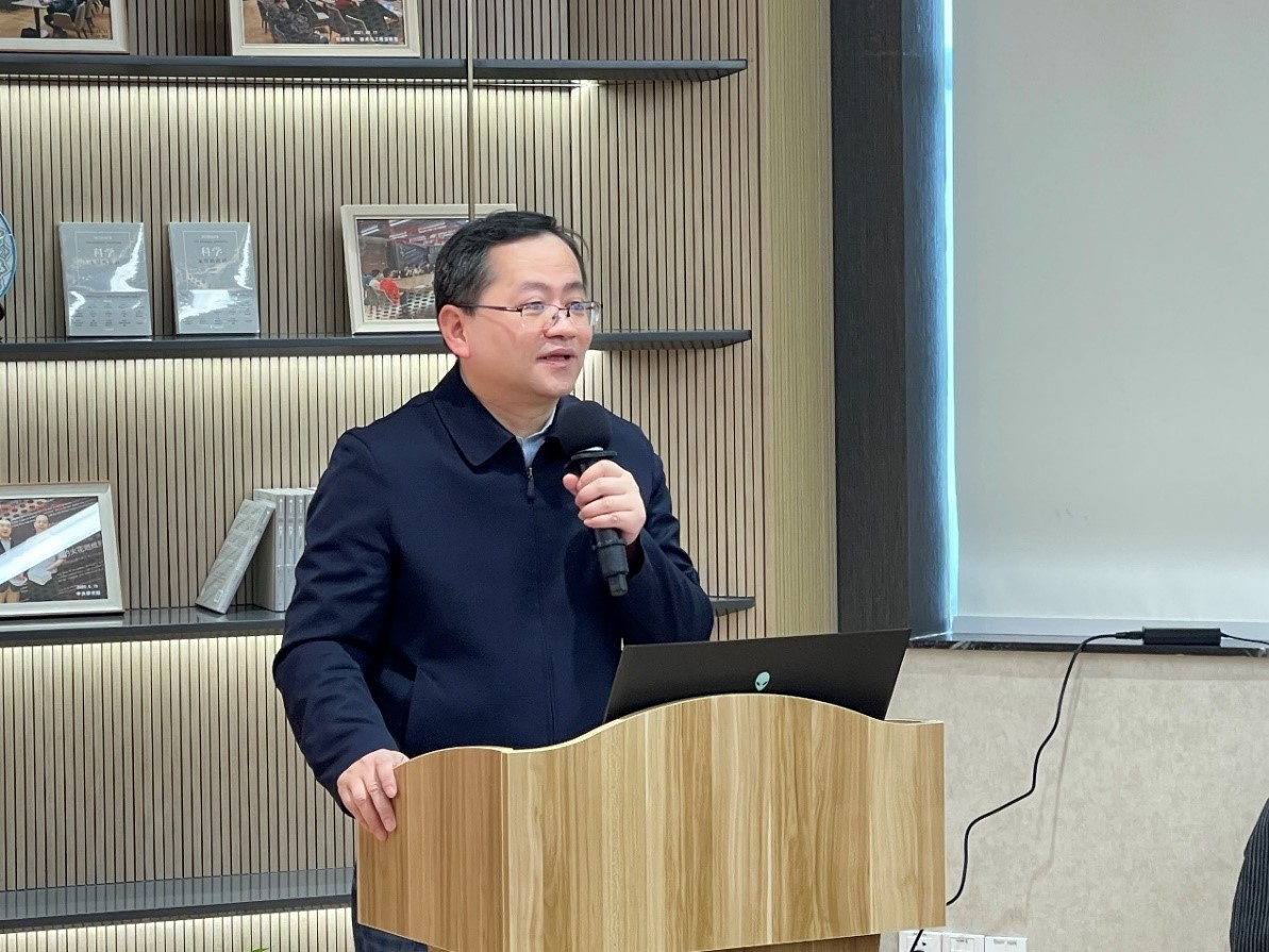 1642418436830040427.jpg 图片2-萝莉社
副校长 朱新远.jpg